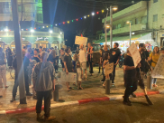  فيديو: عرباً ويهوداً في وقفة تضامنية مع أهالي مدينة يافا 